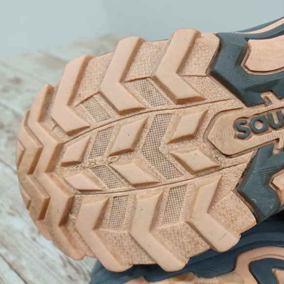 Saucony Excursion Trail Running Shoes Grey Black Peach Run Anywhere Grid Size 8 - Picture 9 of 16